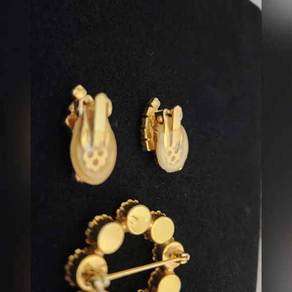 SE3 Elegant Gold-Tone Multicolor Jewelry Set Brooch & Clip Earrings - Picture 7 of 9